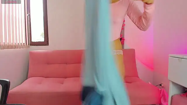 Snapshot of Danesacronin chatting on November 2025 08:30:01 PM Danesacronin online show from November 2025 08:30:01 PM