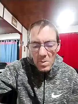 Snapshot of elpolaquin chatting on May 2026 10:49:02 PM elpolaquin online show from May 2026 10:49:02 PM