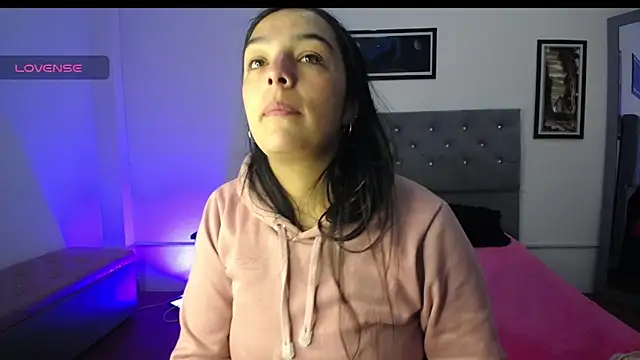 Esmeraldaa- online show from September 2025 05:18:01 AM