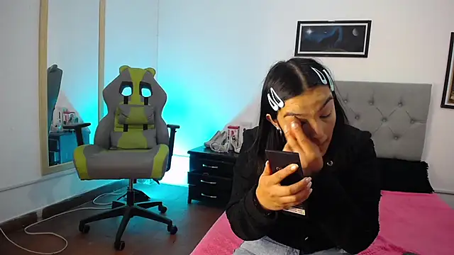 Esmeraldaa- online show from October 2025 05:38:02 AM