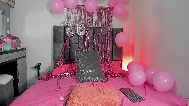 Snapshot of Esmeraldaa- chatting on February 2026 04:07:01 AM Esmeraldaa- online show from February 2026 04:07:01 AM