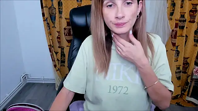 NaughtyWifey1 online show from October 2025 05:04:01 AM