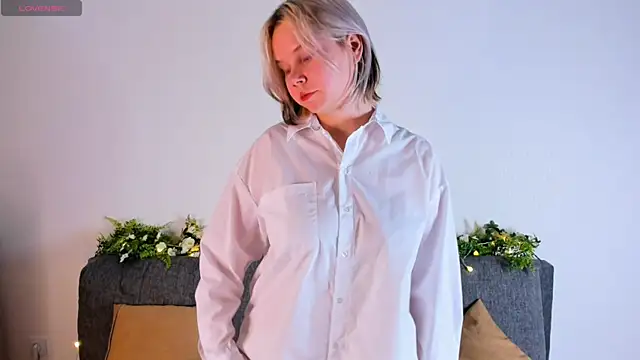 Snapshot of girlllsooft chatting on September 2025 04:20:01 PM girlllsooft online show from September 2025 04:20:01 PM