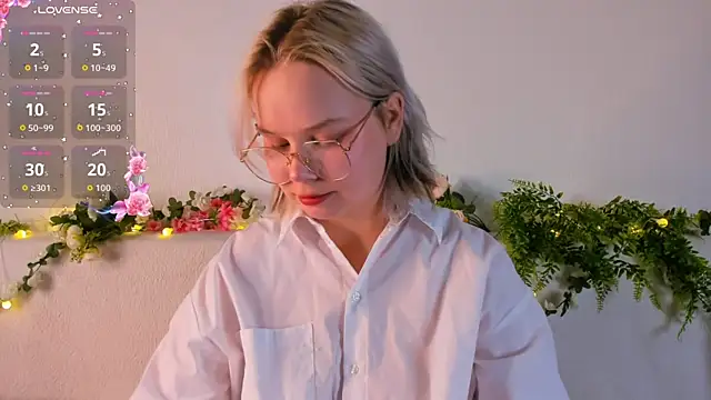 Snapshot of girlllsooft chatting on October 2025 05:32:02 PM girlllsooft online show from October 2025 05:32:02 PM