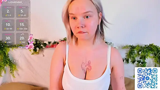 Snapshot of girlllsooft chatting on October 2025 05:00:01 PM girlllsooft online show from October 2025 05:00:01 PM