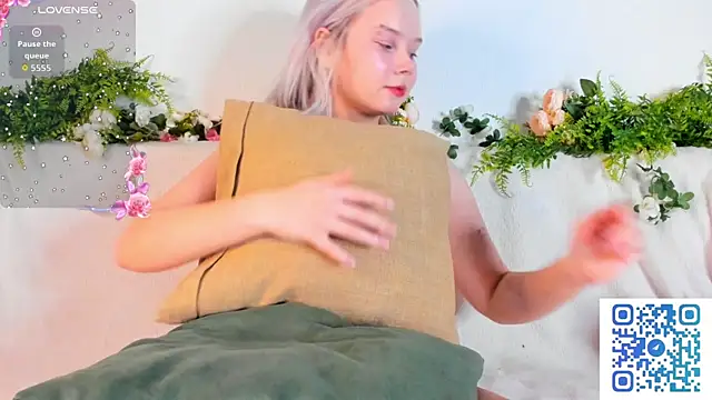 Snapshot of girlllsooft chatting on October 2025 06:17:02 PM girlllsooft online show from October 2025 06:17:02 PM