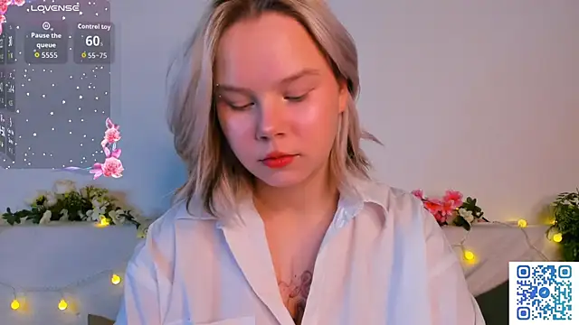 Snapshot of girlllsooft chatting on November 2025 01:37:01 AM girlllsooft online show from November 2025 01:37:01 AM