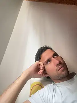 Michaell Spinelly online show from October 2025 04:18:01 PM