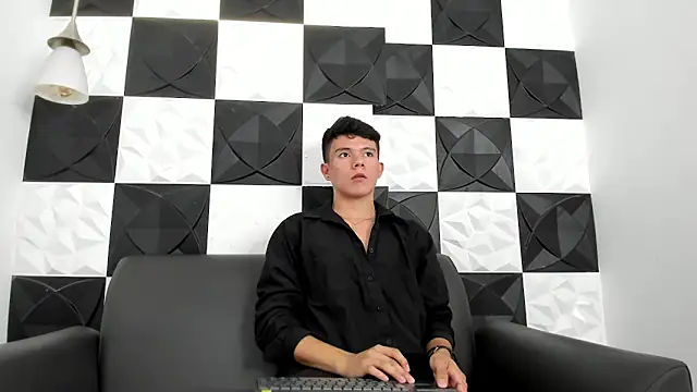 AndyFame1 online show from December 2025 06:56:02 PM