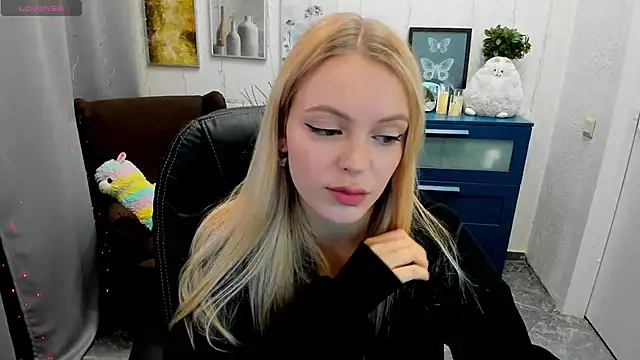 KatherineePierce online show from October 2025 05:35:02 PM