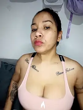 Snapshot of violettaa_millerss chatting on April 2026 12:08:01 AM violettaa millerss online show from April 2026 12:08:01 AM
