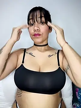 Snapshot of violettaa_millerss chatting on April 2026 12:37:02 AM violettaa millerss online show from April 2026 12:37:02 AM