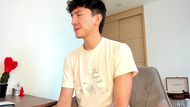 sweettaaron01 online show from October 2025 05:44:02 PM