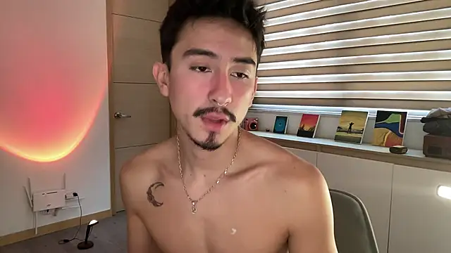 sweettaaron01 online show from November 2025 05:25:01 PM