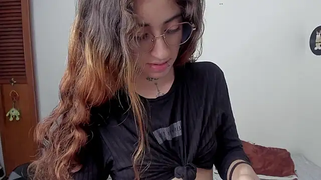 Snapshot of star_shooting8 chatting on February 2026 08:45:02 PM star shooting8 online show from February 2026 08:45:02 PM