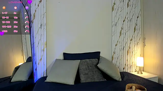 Snapshot of MissVioleet_ chatting on October 2025 05:13:02 PM MissVioleet online show from October 2025 05:13:02 PM