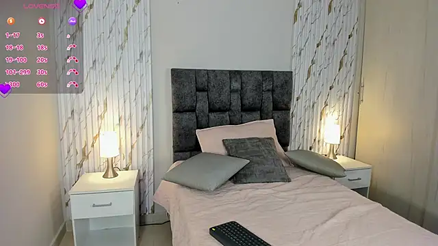 Snapshot of MissVioleet_ chatting on February 2026 05:39:01 PM MissVioleet online show from February 2026 05:39:01 PM