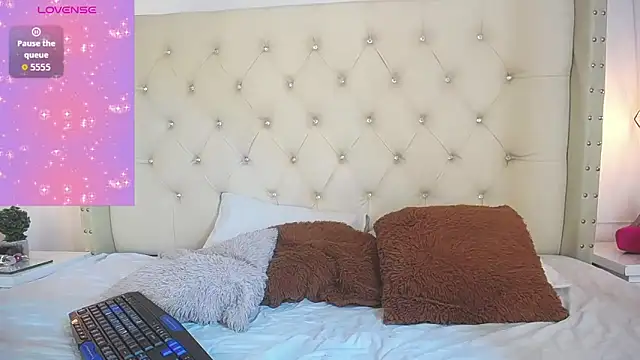 larandemon online show from September 2025 03:18:02 AM