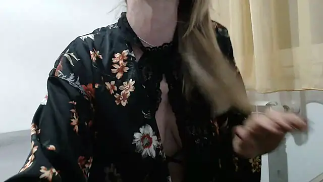 Snapshot of SerenaMilf chatting on February 2026 09:00:02 PM SerenaMilf online show from February 2026 09:00:02 PM