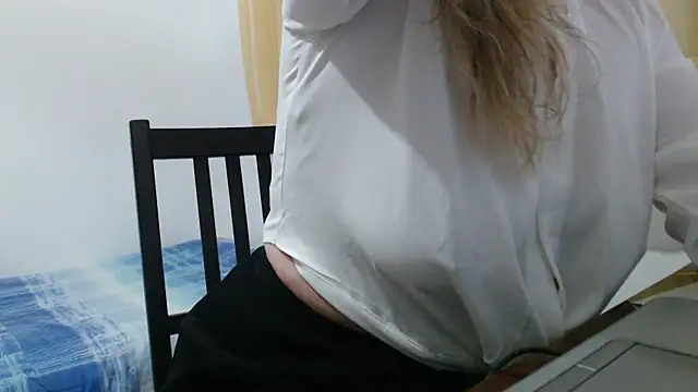 Snapshot of SerenaMilf chatting on March 2026 08:37:01 PM SerenaMilf online show from March 2026 08:37:01 PM