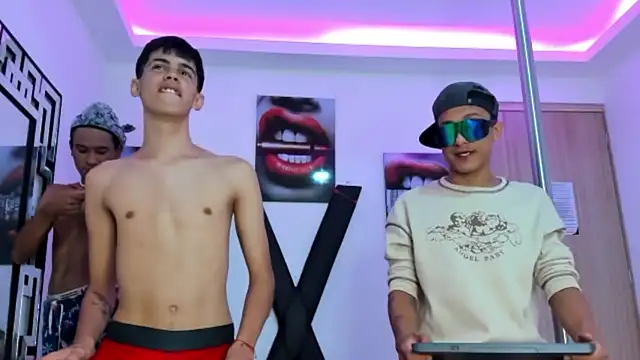 TWINKS FRIENDS online show from October 2025 02:45:02 AM