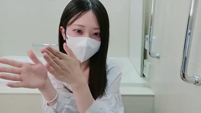 Snapshot of OSUSHI-CHAN chatting on August 2026 05:05:01 PM OSUSHI-CHAN online show from August 2026 05:05:01 PM