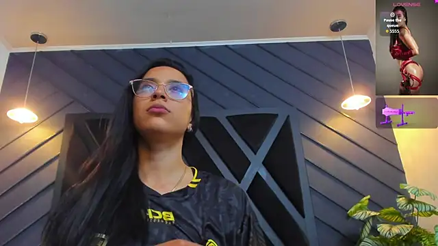 zoe martins  online show from October 2025 05:25:02 PM