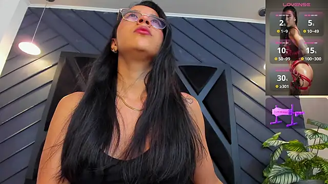 zoe martins  online show from November 2025 05:23:01 PM