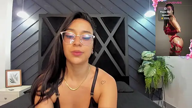 zoe martins  online show from November 2025 05:26:01 PM