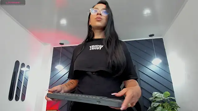 zoe martins  online show from January 2026 05:15:01 PM