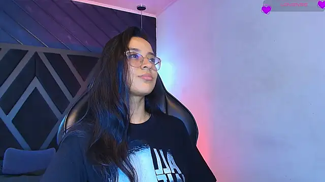 zoe martins  online show from April 2026 05:20:02 PM