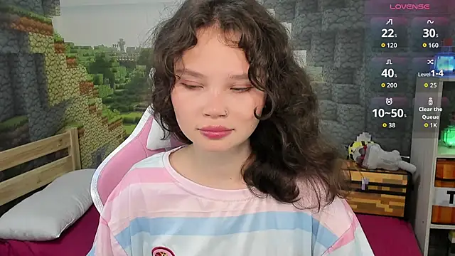 EmilyChaves online show from September 2025 06:08:02 PM