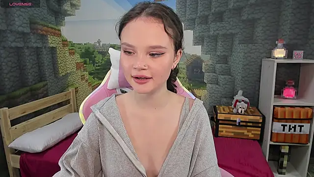 EmilyChaves online show from October 2025 03:57:02 PM