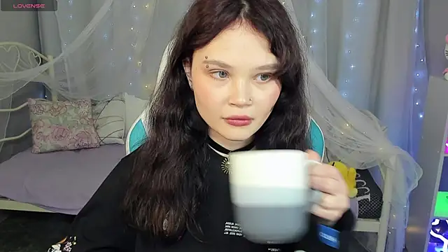 Snapshot of EmilyChaves chatting on April 2026 06:57:01 AM EmilyChaves online show from April 2026 06:57:01 AM