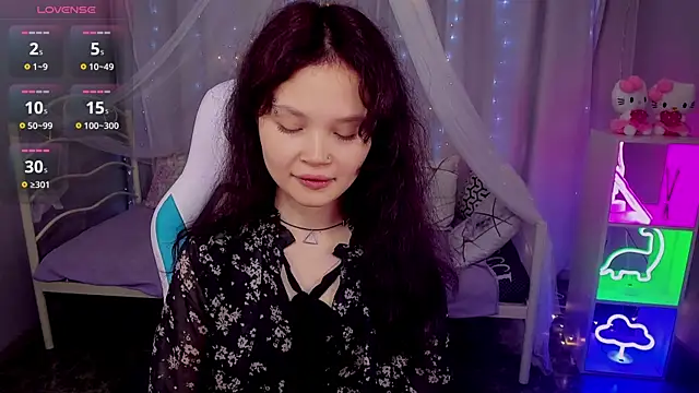 Snapshot of EmilyChaves chatting on April 2026 06:44:01 AM EmilyChaves online show from April 2026 06:44:01 AM