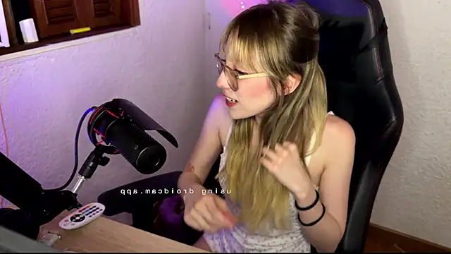 ReenKitty online show from June 2026 04:47:02 AM