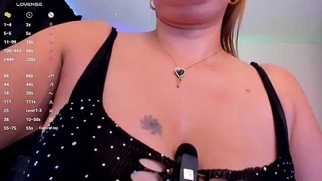 luciamature  online show from October 2025 08:53:02 PM