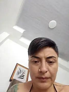 Daniela Leonn online show from November 2025 07:10:01 PM