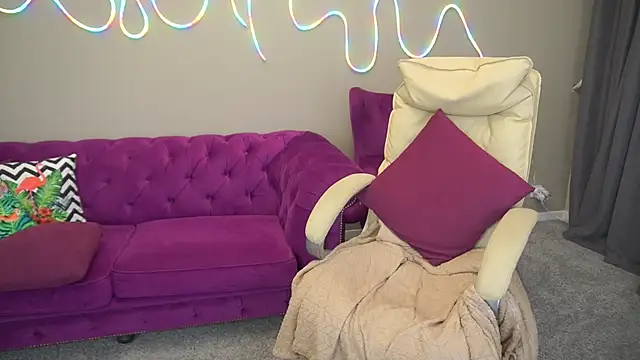 BellaLaPetit online show from October 2025 01:14:01 AM