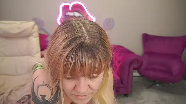 BellaLaPetit online show from February 2026 02:32:01 AM