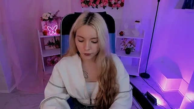 AuroraWrenfield online show from September 2025 10:49:02 AM