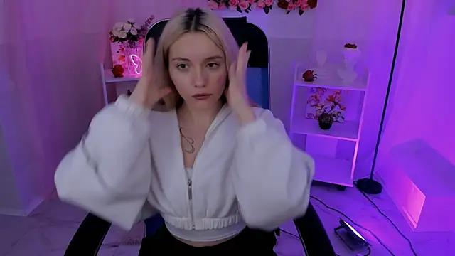 AuroraWrenfield online show from September 2025 05:10:02 AM