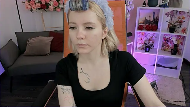 AuroraWrenfield online show from March 2026 04:30:02 AM