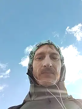 Snapshot of KokosMartin chatting on October 2025 10:44:02 AM KokosMartin online show from October 2025 10:44:02 AM