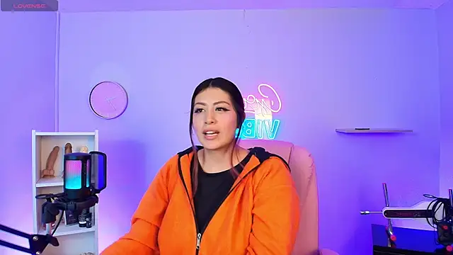 Aphriil   online show from October 2025 12:10:01 AM