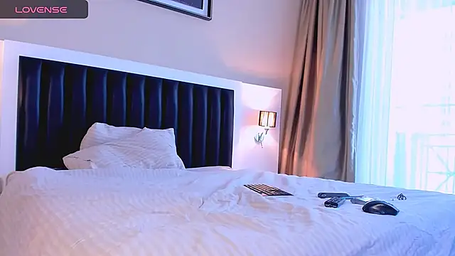 marrenaa online show from November 2025 07:19:01 AM