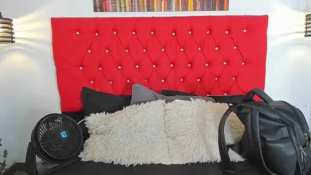 carolinacrus01 online show from September 2025 03:45:01 PM