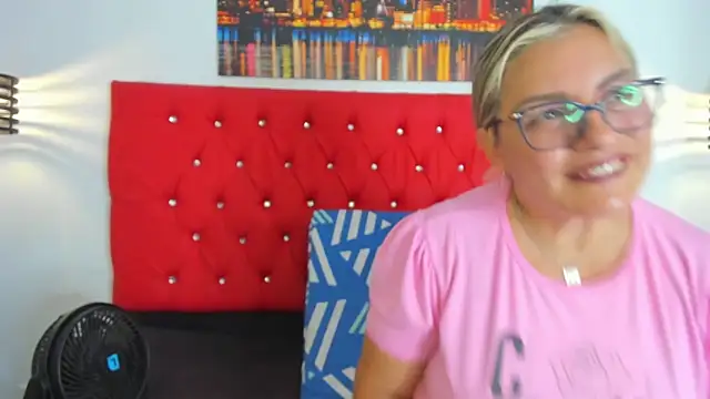 carolinacrus01 online show from October 2025 02:06:01 PM