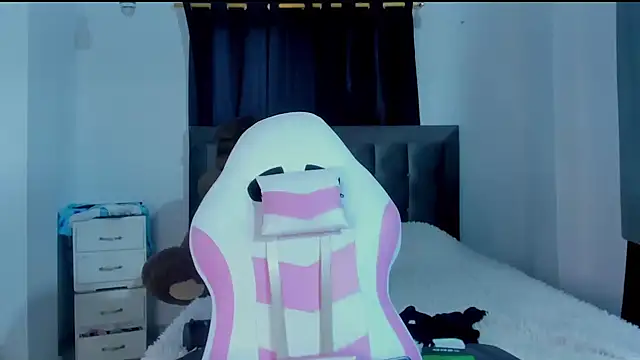 ISA BELLA VZL online show from December 2025 04:05:01 PM