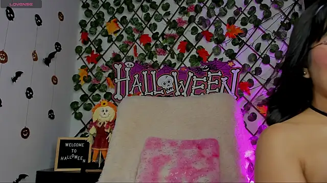 isabel jaames online show from October 2025 07:58:02 PM